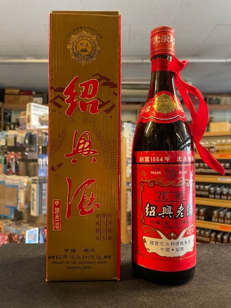【送料込み】★希少★紹興酒　50年　紹興花雕　中国酒 中国酒／越王台 紹興花彫酒（金ラベル）16度 600ml（商品番号