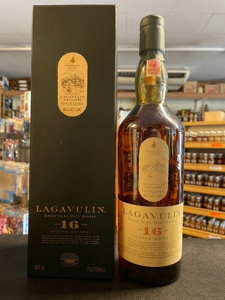 ラガヴーリン16年 旧ボトルと現行品 - お酒買取専門店